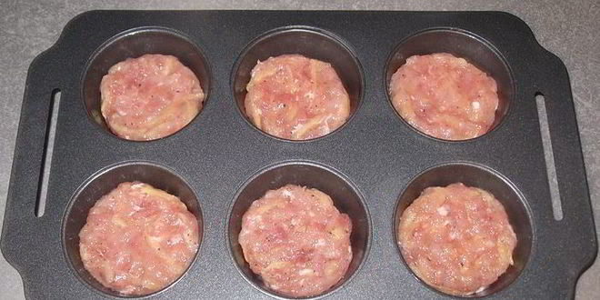 Рецепт мясные маффины с овощной начинкой