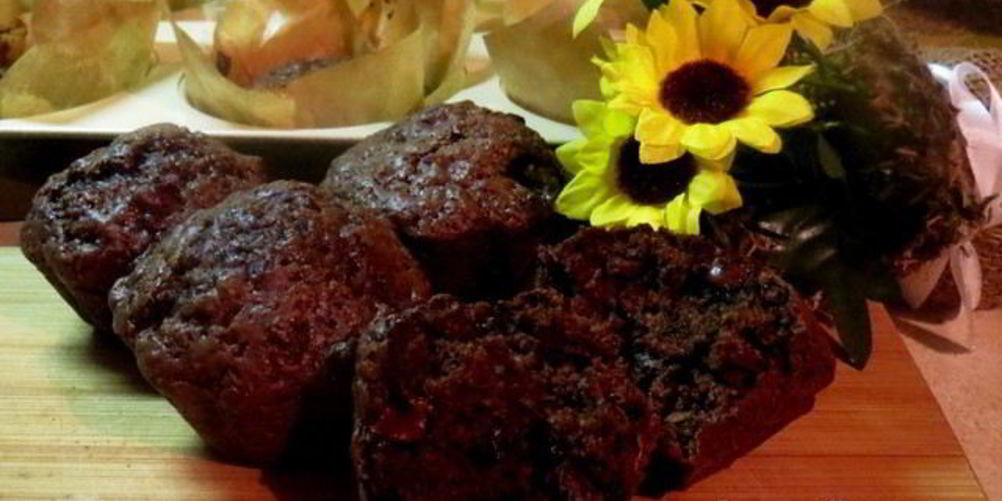 Как приготовить очень шоколадные маффины с кусочками бананов внутри