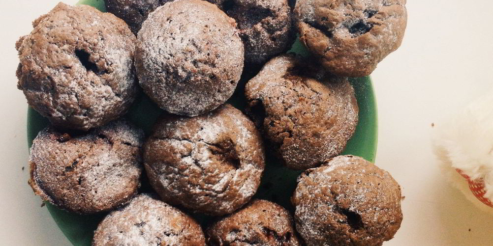 Рецепт кокосовые маффины с клубникой и ананасом