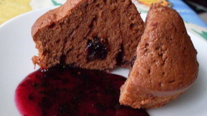 Рецепт Шоколадные маффины с конфитюром из смородины