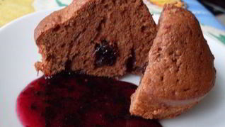 Рецепт Шоколадные маффины с конфитюром из смородины