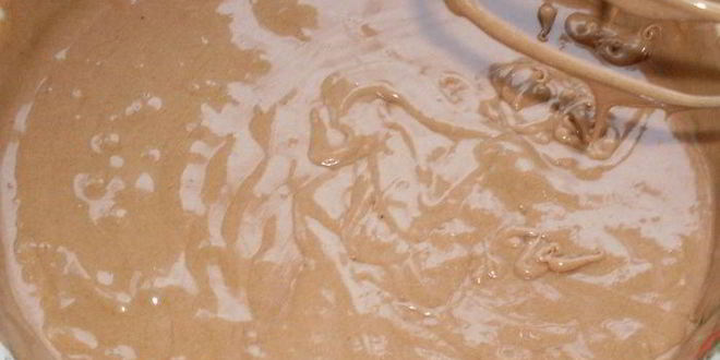 Рецепт шоколадных маффинов с конфитюрома иза смородин