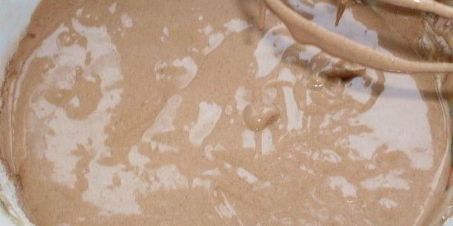 Рецепт шоколадных маффинов с конфитюрома иза смородин