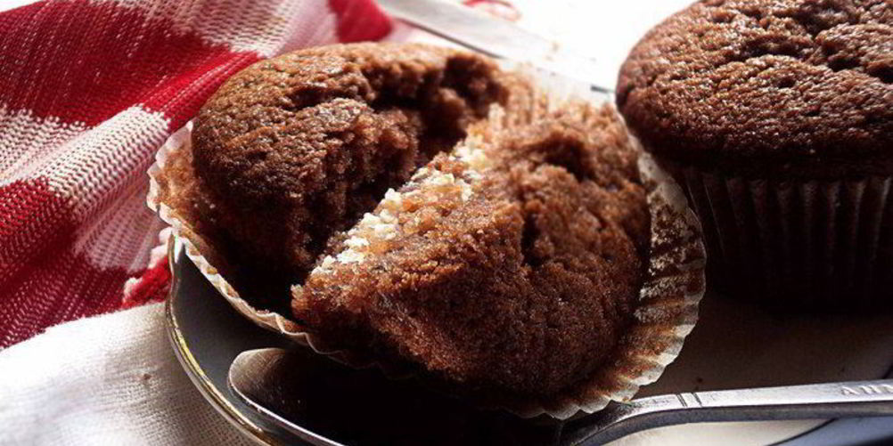 Как приготовить шоколадные маффины с творожной начинкой