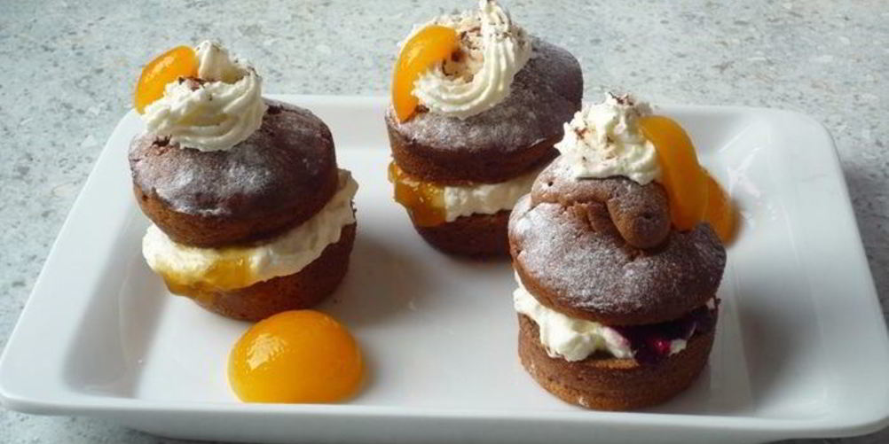 Как приготовить шоколадные маффины со взбитыми сливками