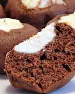 Шоколадные маффины-ватрушки с творожной начинкой
