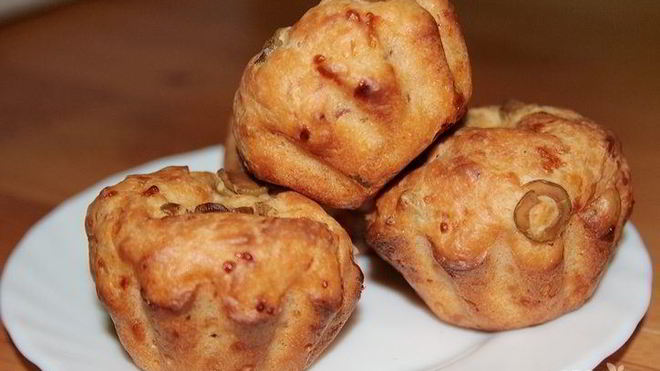 Рецепт Закусочные маффины с оливками и сулугуни