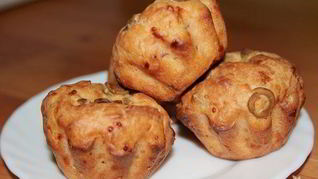 Рецепт Закусочные маффины с оливками и сулугуни