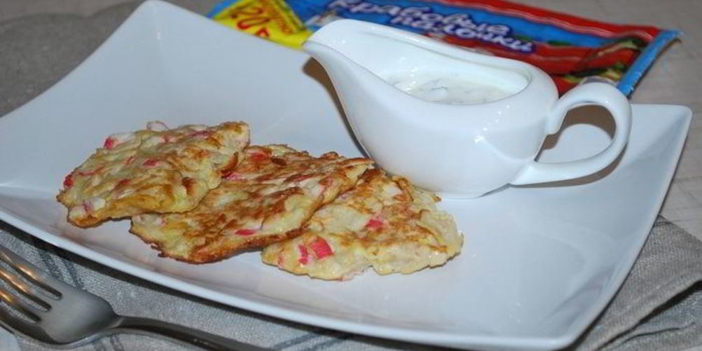 Как приготовить диетические оладьи с крабовыми палочками