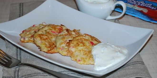 Рецепт диетические оладьи с крабовыми палочками