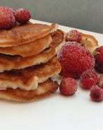 Фруктовые оладьи из банана и яблока