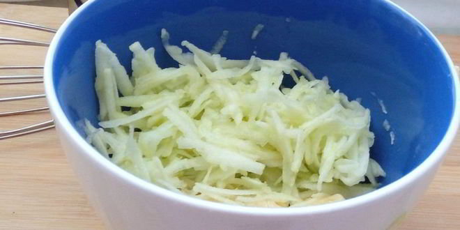 Рецепт фруктовые оладьи из банана и яблока