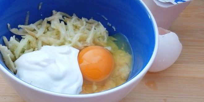 Рецепт фруктовые оладьи из банана и яблока