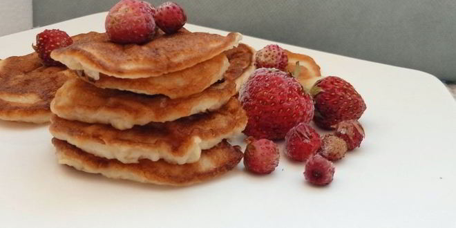 Рецепт фруктовые оладьи из банана и яблока