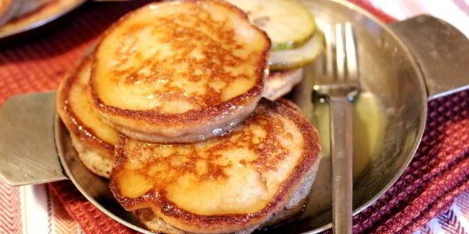 Рецепт гречнево-ржаные оладьи с грушей и медовым кремом