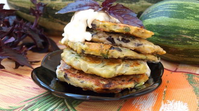 Рецепт Кабачково-базиликовые оладьи