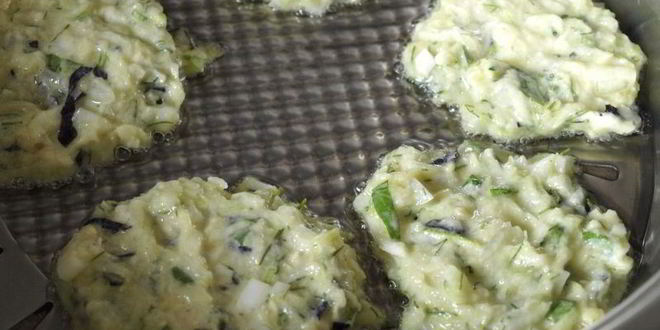 Рецепт кабачкова-базиликовых оладий