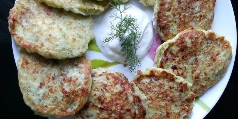 Как приготовить кабачковые оладьи с творогом