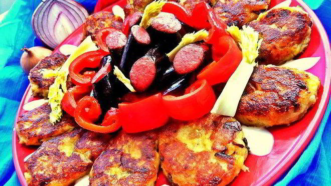 Рецепт Картофельные оладьи с колбасками