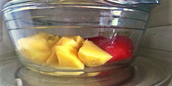 Рецепт картофельные оладьи с колбасками