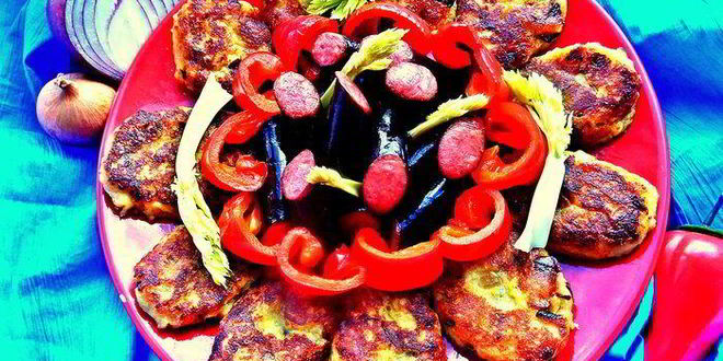 Рецепт картофельные оладьи с колбасками