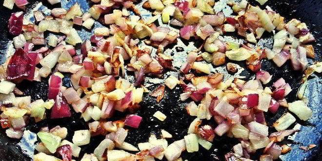 Рецепт картофельные оладьи с колбасками