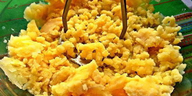 Рецепт картофельные оладьи с колбасками