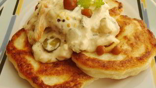 Рецепт Картофельные оладьи с куриными шницелями в сливочном соусе