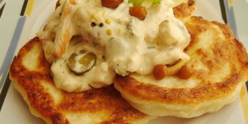 Как приготовить картофельные оладьи с куриными шницелями в сливочном соусе