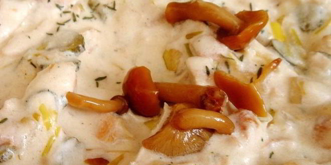 Рецепт картофельные оладьи с куриными шницелями в сливочном соусе