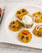 Картофельные оладьи с морковью и колбасой