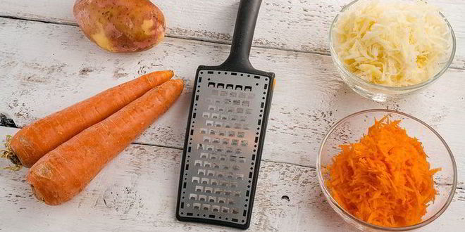 Рецепт картофельные оладьи с морковью и колбасой