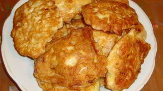 Рецепт Куриные оладьи с луком и майонезом