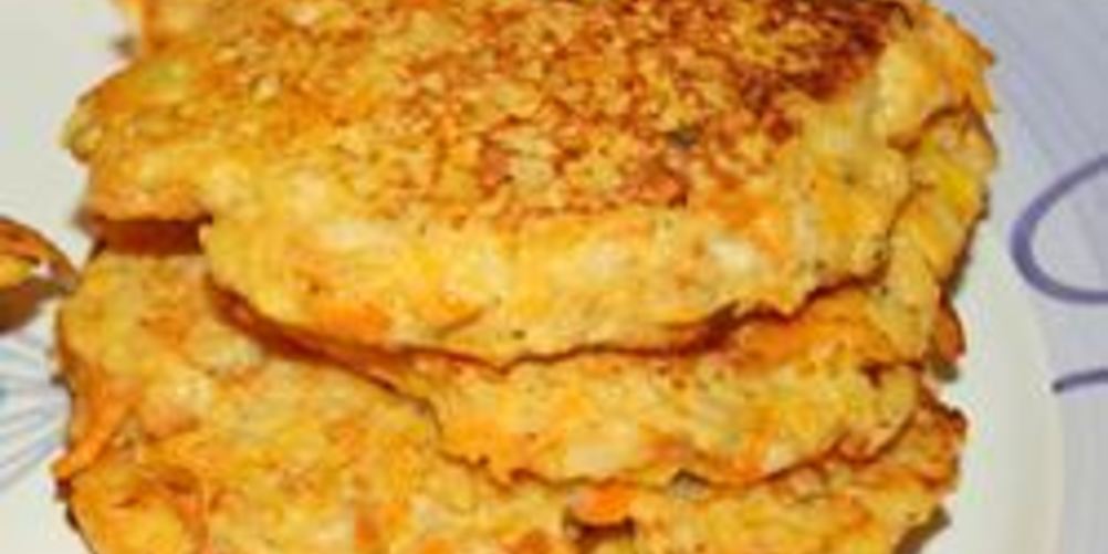 Как приготовить морковные оладьи с яблоком