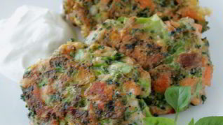 Рецепт Оладьи из брокколи и лосося