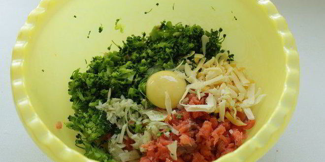 Рецепт оладьи из брокколи и лосося