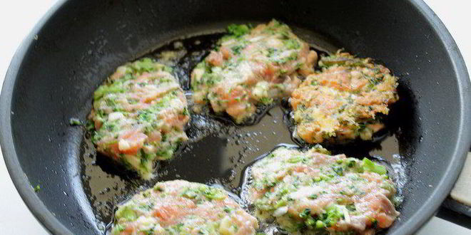 Рецепт оладьи из брокколи и лосося