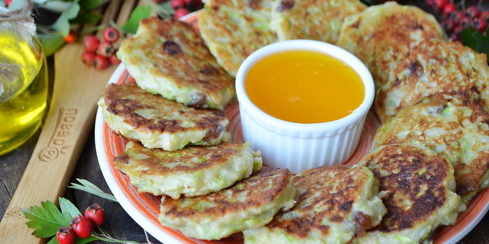 Как приготовить оладьи из кабачков и яблок