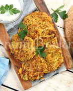 Оладьи из ячневой крупы с йогуртовым соусом