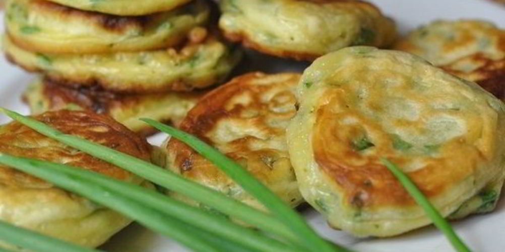 Как приготовить оладьи из зеленого лука