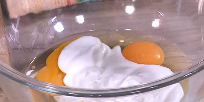 Рецепт оладьи на йогурте с семгой и сметаной