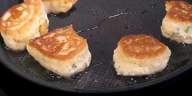 Рецепт оладьи на йогурте с семгой и сметаной