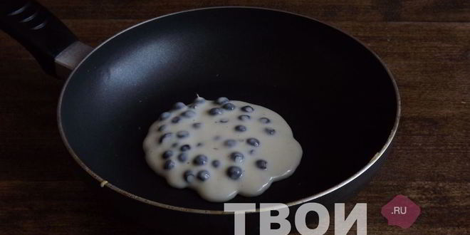 Рецепт оладьи на сыворотке с черникой