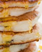 Оладьи с кленовым сиропом