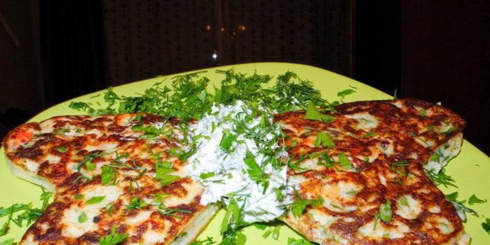 Как приготовить оладьи с семгой и зеленью