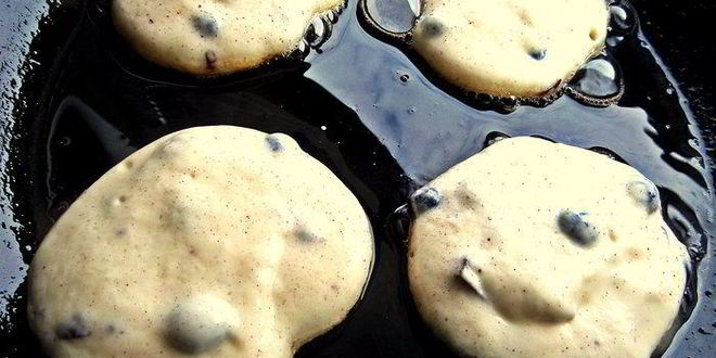 Рецепт оладий с шоколадно-ягодного добавкой