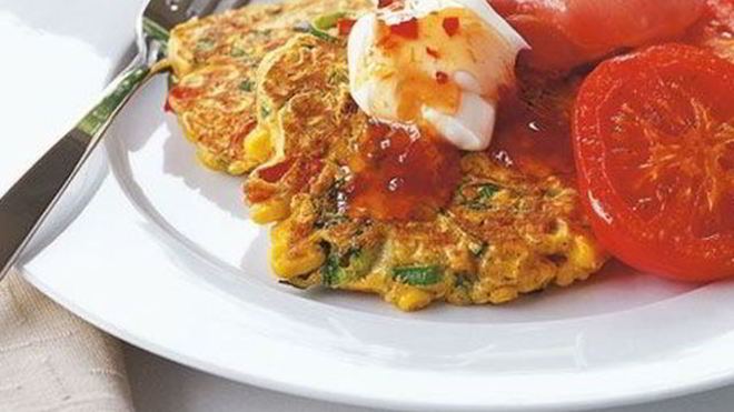 Рецепт Оладьи со сладкой кукурузой, томатами и беконом