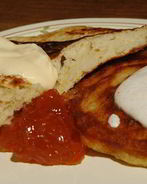 Оладьи со сметанным кремом