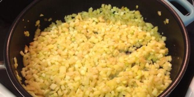 Рецепт оладьи яблочно-кабачковые с творогом