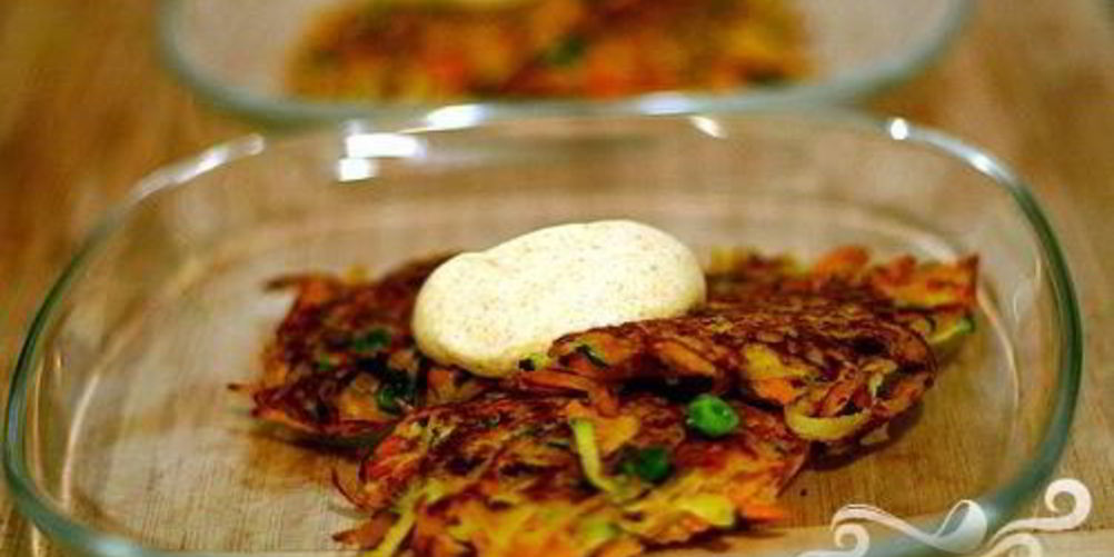 Как приготовить овощные оладьи с соусом карри